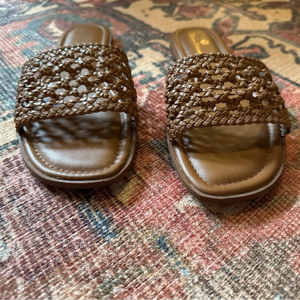 Tommy Bahama Woven Sandals Size 9.5